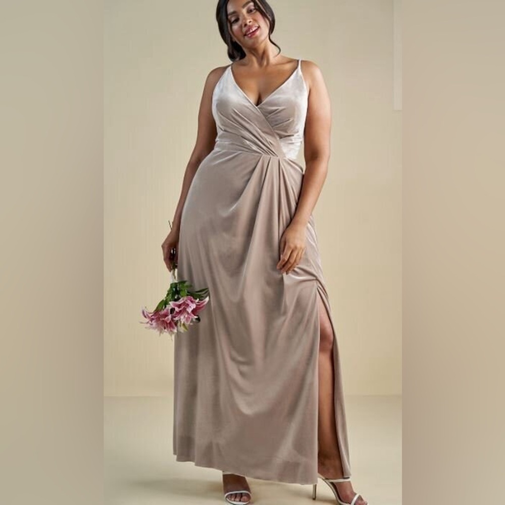 B2 Jasmine B203065 V-neck Spaghetti Strap Velvet Long Bridesmaid Dress size 8